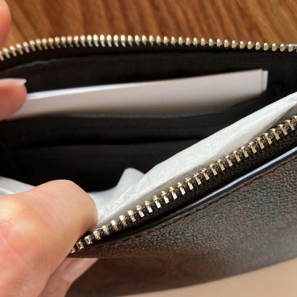 COACH BOXED CORNER ZIP WRISTLET WITH METALLIC COLORBLOCK 
SILVER/BROWN BLACK - Picture 10 of 10